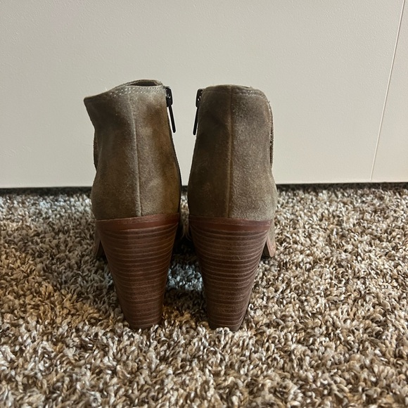 Vince Camuto Healed Booties Open Toe NWOT - Picture 3 of 5